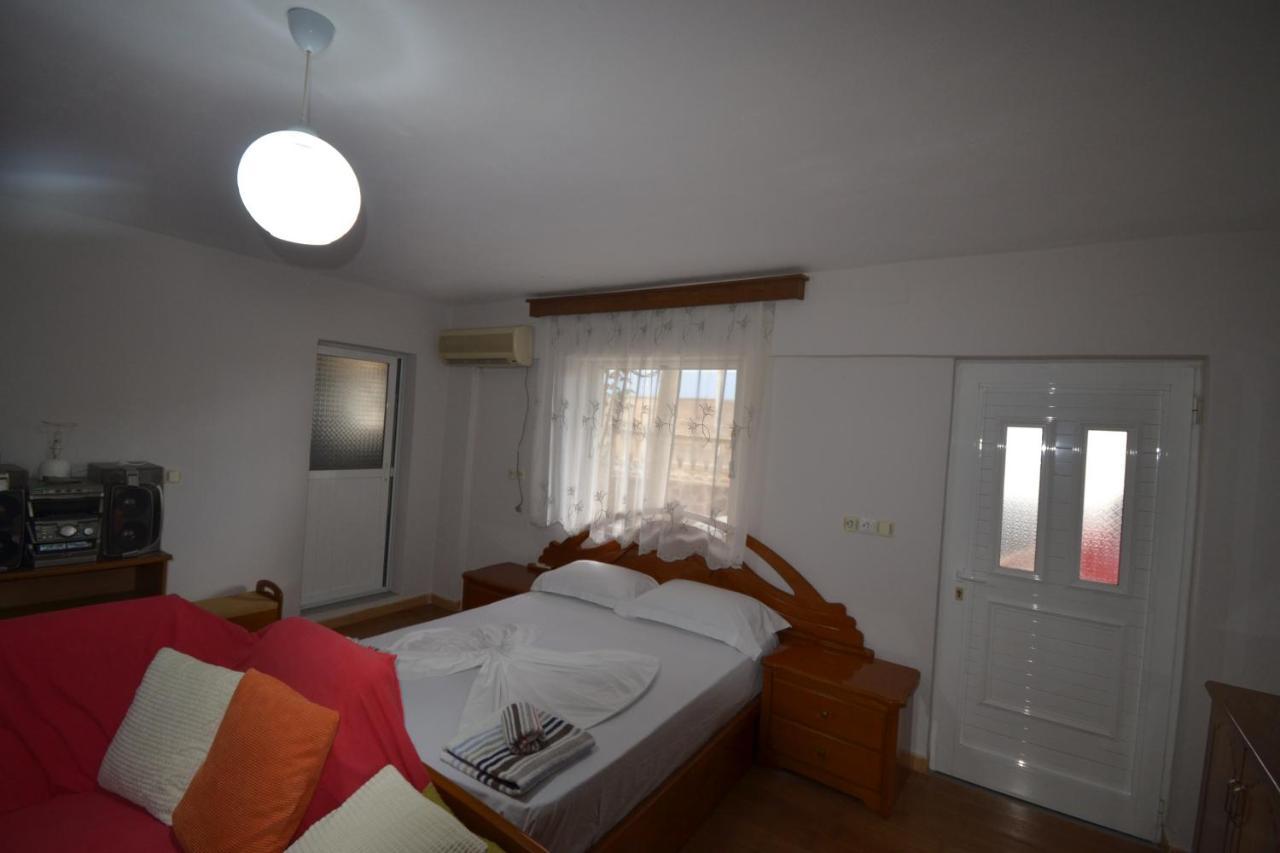 Villa Shqiponja Sarandë Eksteriør billede