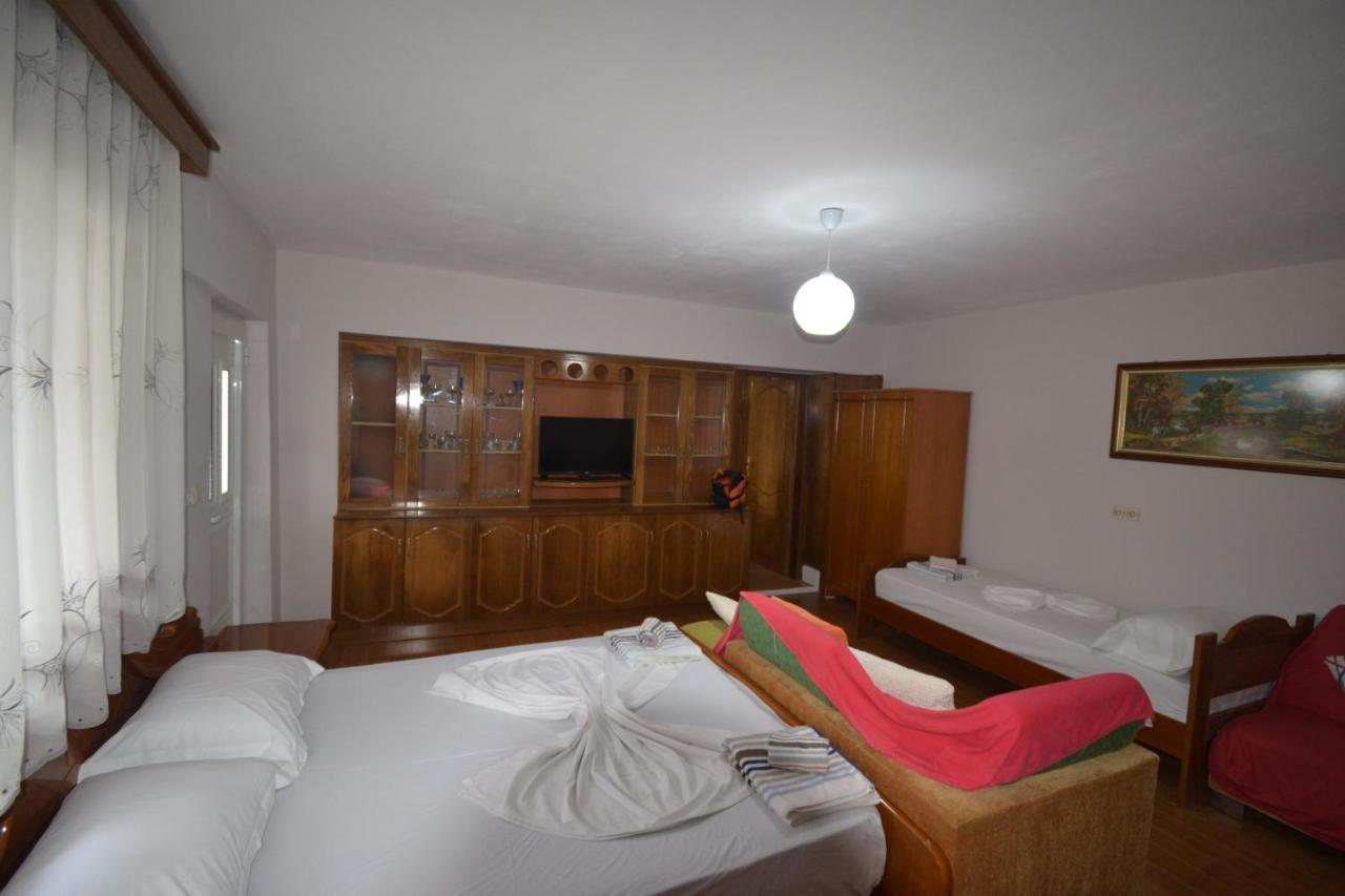 Villa Shqiponja Sarandë Eksteriør billede